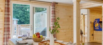 The Rustic Cottage by Avantstay Hot Tub, Fire Pit, Pool Table 5mins to Town