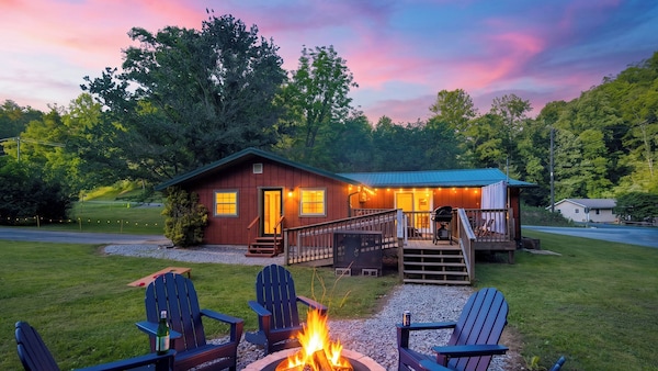 The Rustic Cottage By Avantstay Hot Tub, Fire Pit, Pool Table 5mins To Town - Great Smoky Mountains National Park