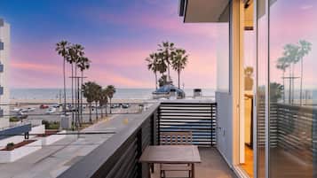 รับประทานอาหารกลางแจ้ง