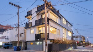 House (4 Bedrooms) | Interior - Venice View by Avantstay Walk to Venice Beach Rooftop, Ice Bath, Luxe Design (Venice)