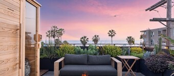 Venice View by Avantstay Walk to Venice Beach Rooftop, Ice Bath, Luxe Design