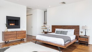 House (4 Bedrooms) | Interior - Venice View by Avantstay Walk to Venice Beach Rooftop, Ice Bath, Luxe Design (Venice)