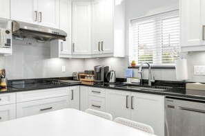 Fridge, microwave, oven, stovetop - New laneway house near Airport, World Cup Stadium, Downtown, UBC, (Vancouver)