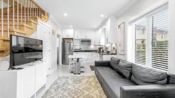 Smart-tv, videospelletjes, een dvd-speler en boeken