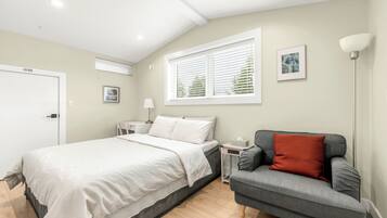 2 slaapkamers, een bureau, een strijkplank/strijkijzer, gratis wifi