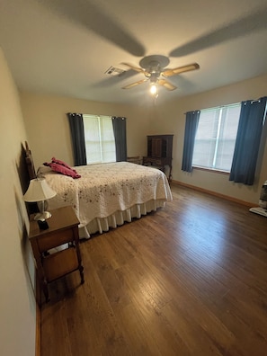 2 chambres, fer et planche Ă repasser, Wi-Fi, draps fournis