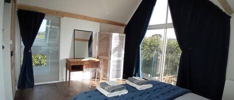3 室のベッドルーム、アイロン / アイロン台、WiFi、ベッドシーツ