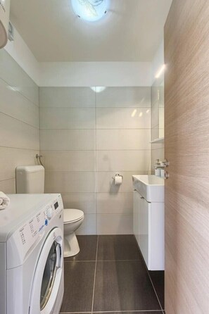 Shower, hair dryer, towels - Apartment Viola in center of Medulin for 6 person (Medulin)