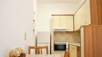 Kühlschrank, Ofen, Herdplatte, Wasserkocher