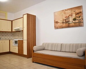TV - Apartment 'Manolika Studio 5' with Sea View, Wi-Fi and Air Conditioning (Kythnos)