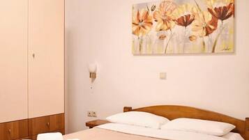 1 bedroom, free WiFi, bed sheets