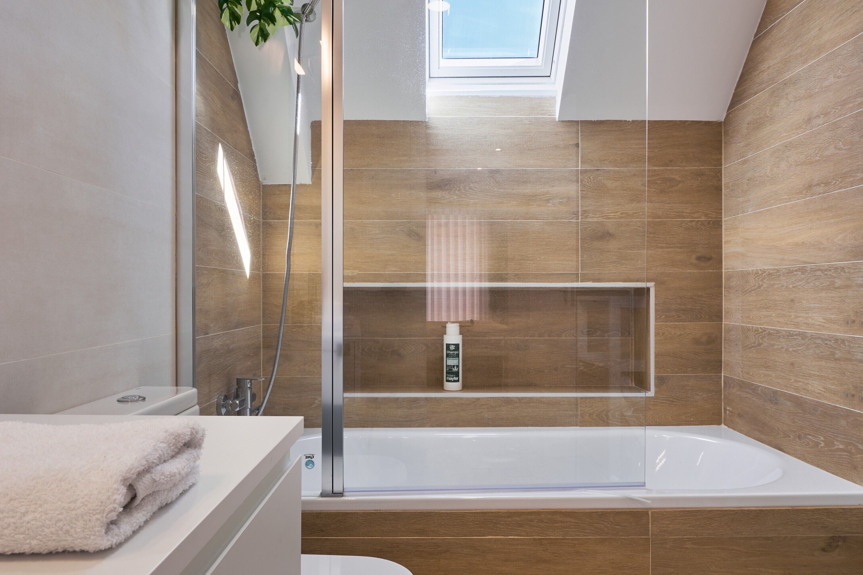 Douche, serviettes fournies