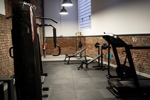 Fitness facility - Apartment 'Pardo 3' with Private Terrace, Wi-Fi and Air Conditioning (León)