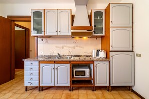 Departamento | Cocina privada | Tetera eléctrica, tostadora y periquera 