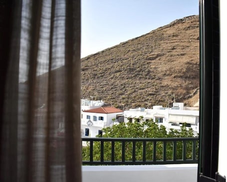 Interior. Apartment 'Manolika Studio 4' with Sea View, Wi-Fi and Air Conditioning