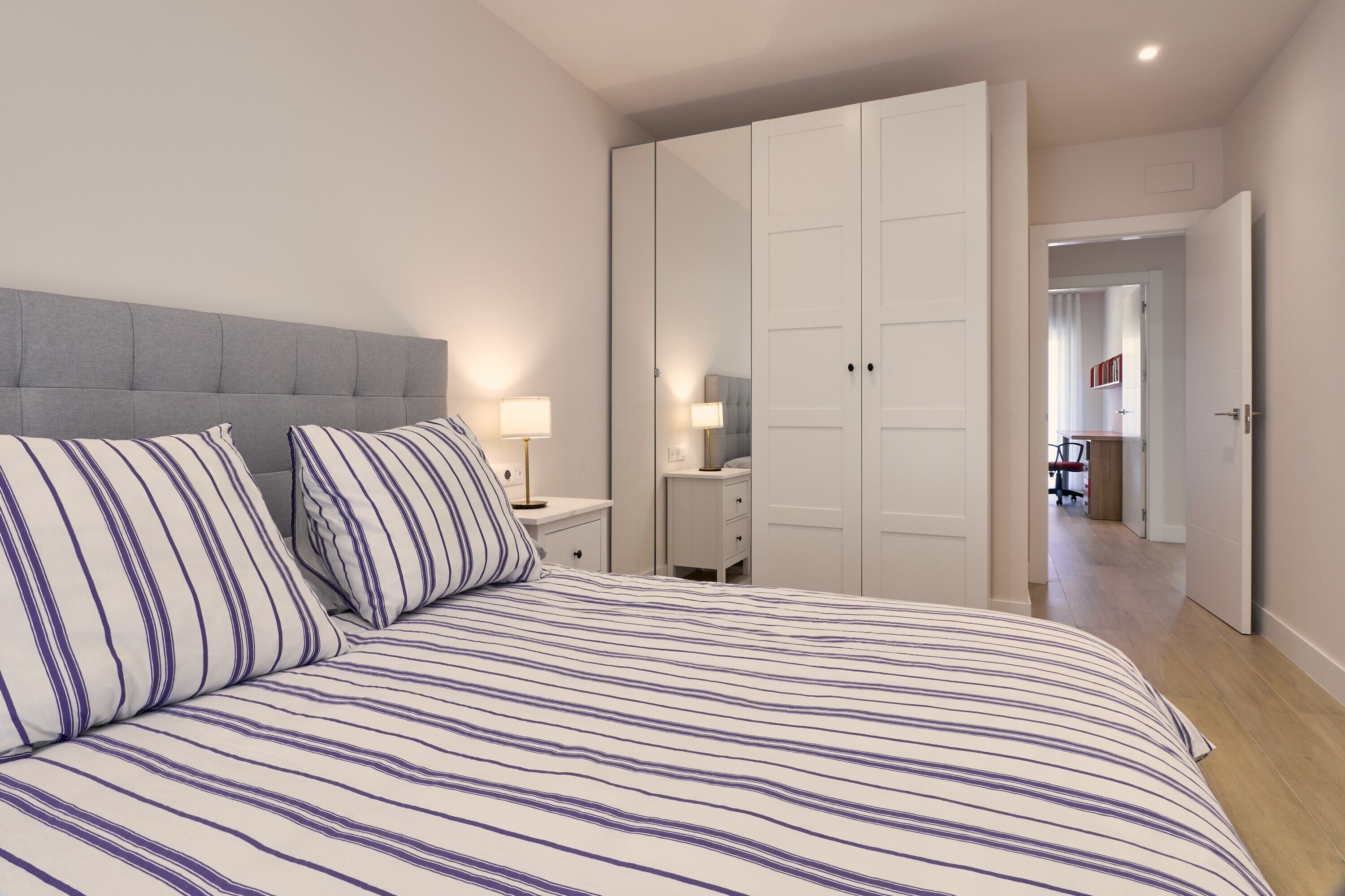 3 slaapkamers, een strijkplank/strijkijzer, gratis wifi, beddengoed