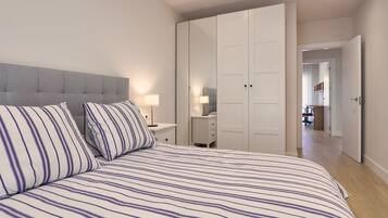 3 slaapkamers, een strijkplank/strijkijzer, gratis wifi, beddengoed