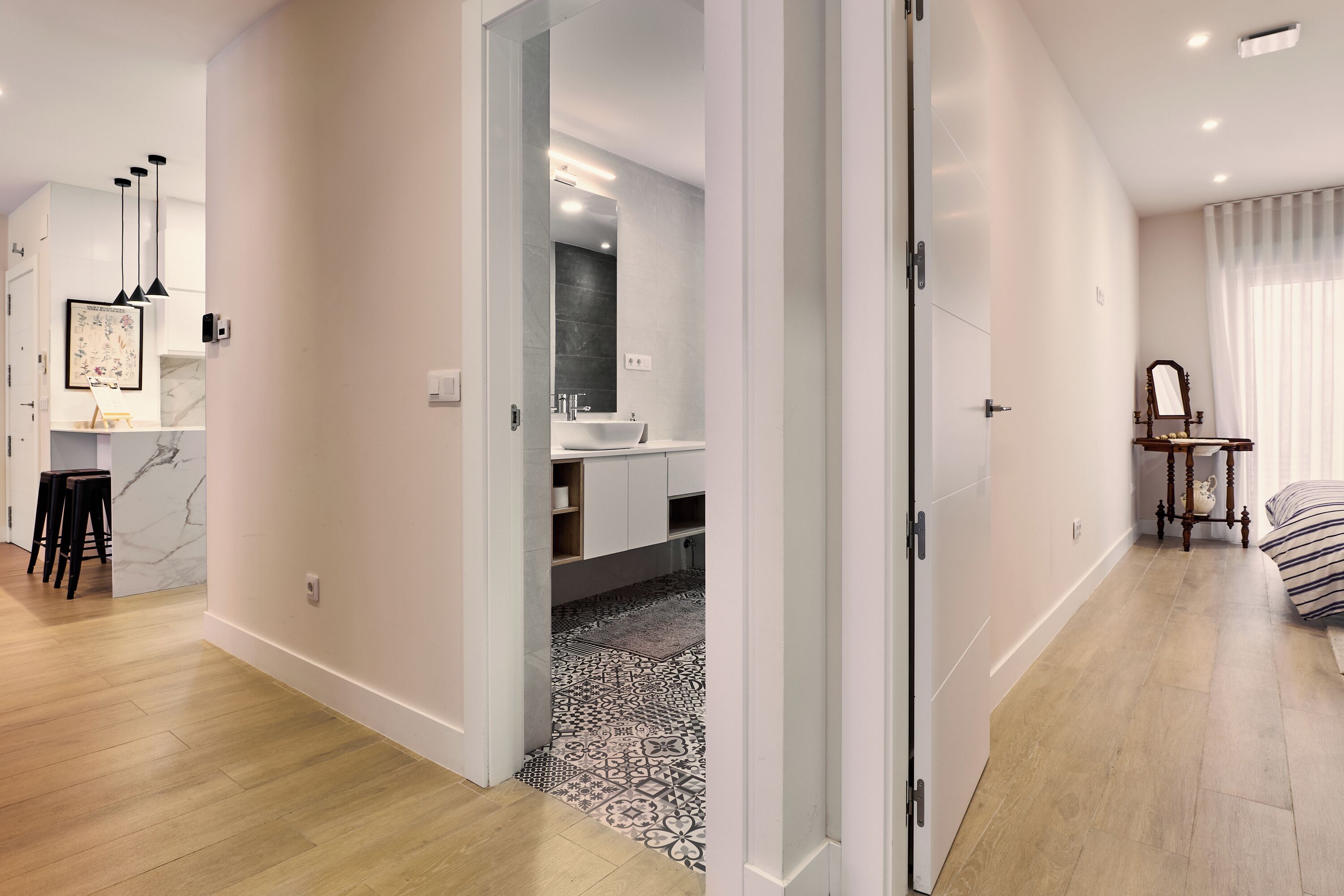 3 habitaciones, tabla de planchar con plancha y wifi gratis 