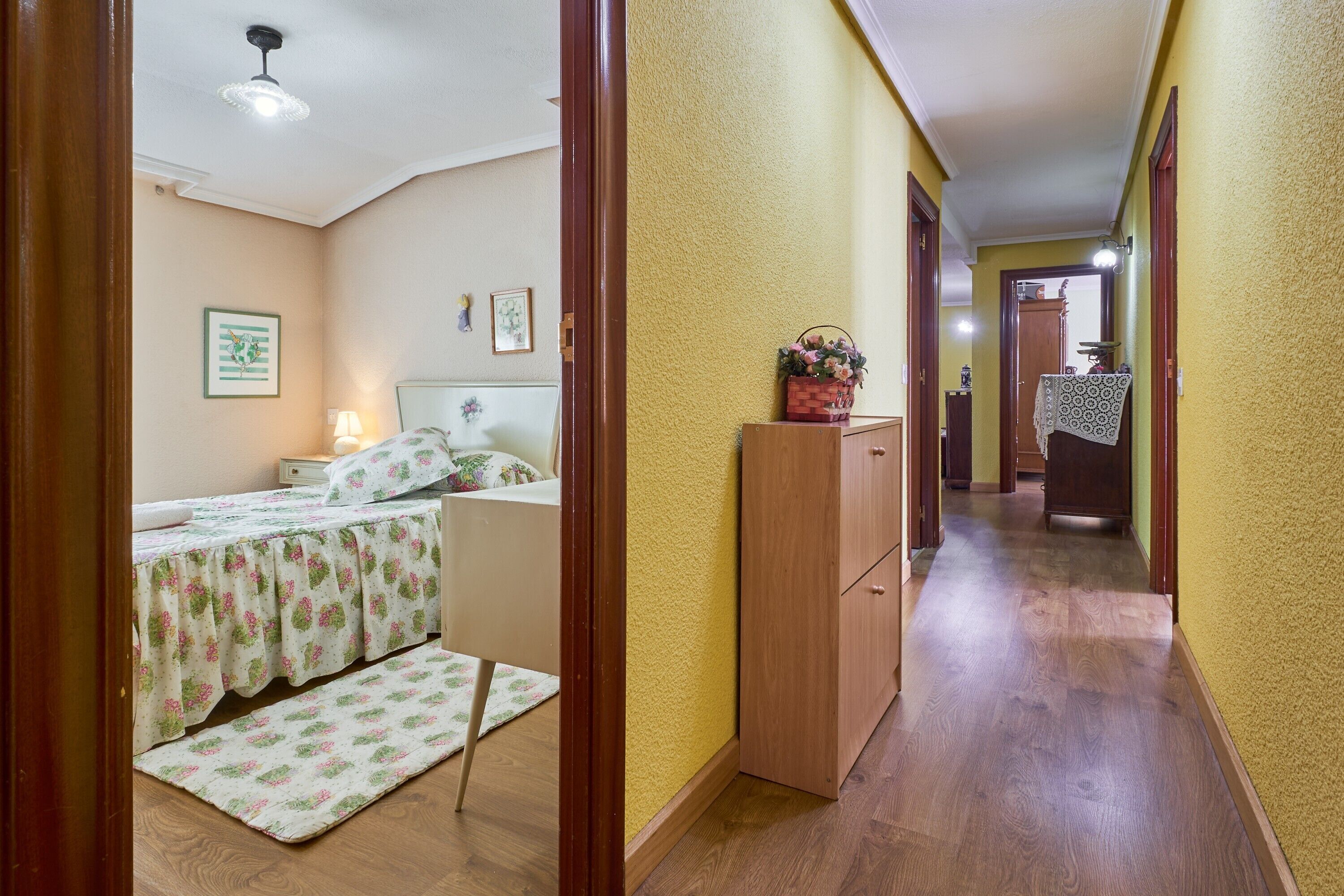 6 camere, ferro/asse da stiro, Wi-Fi gratuito, lenzuola