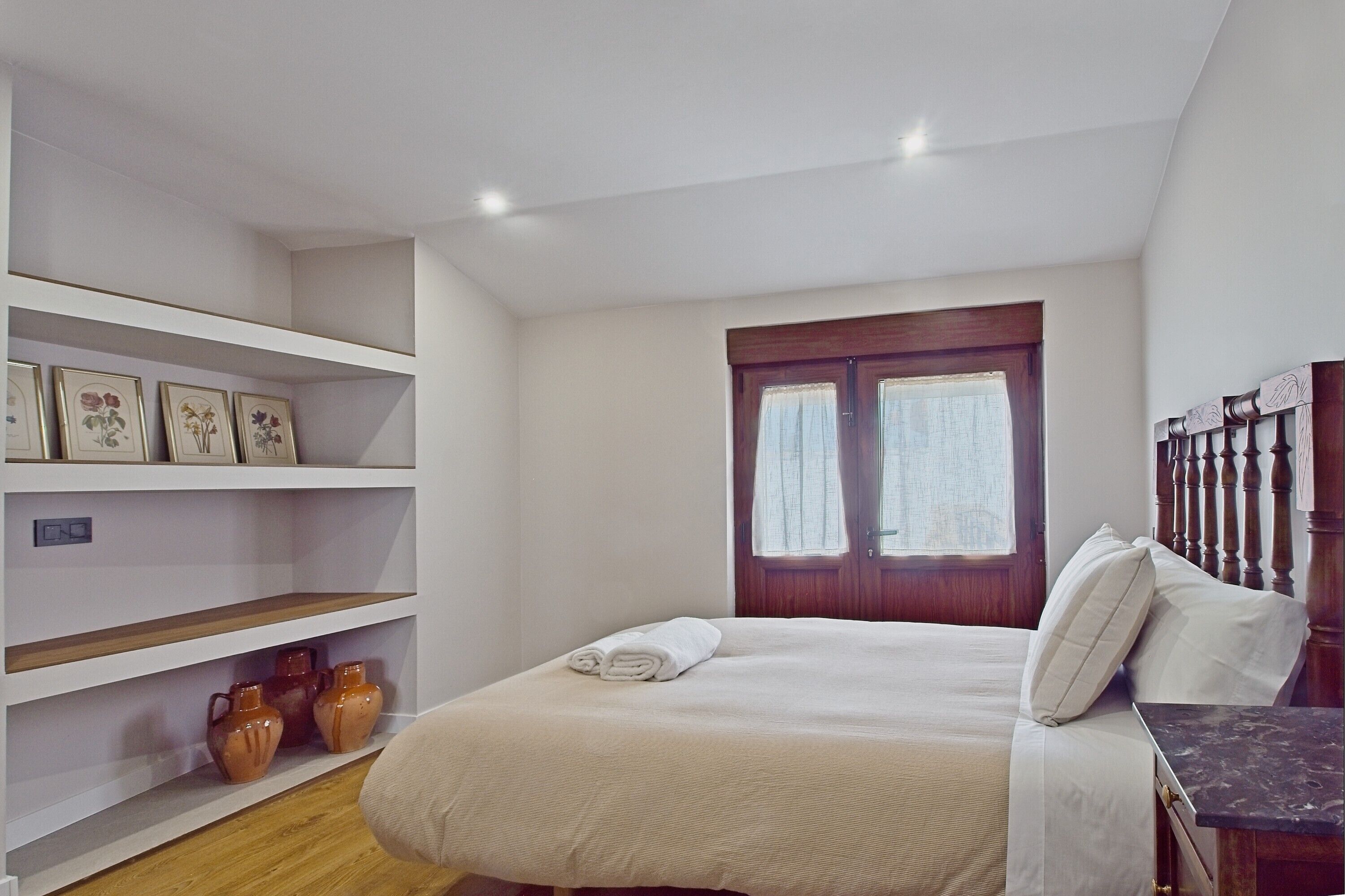 8 slaapkamers, een strijkplank/strijkijzer, gratis wifi, beddengoed
