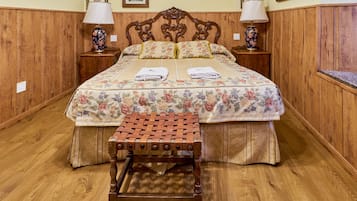 6 bedrooms, iron/ironing board, free WiFi, bed sheets