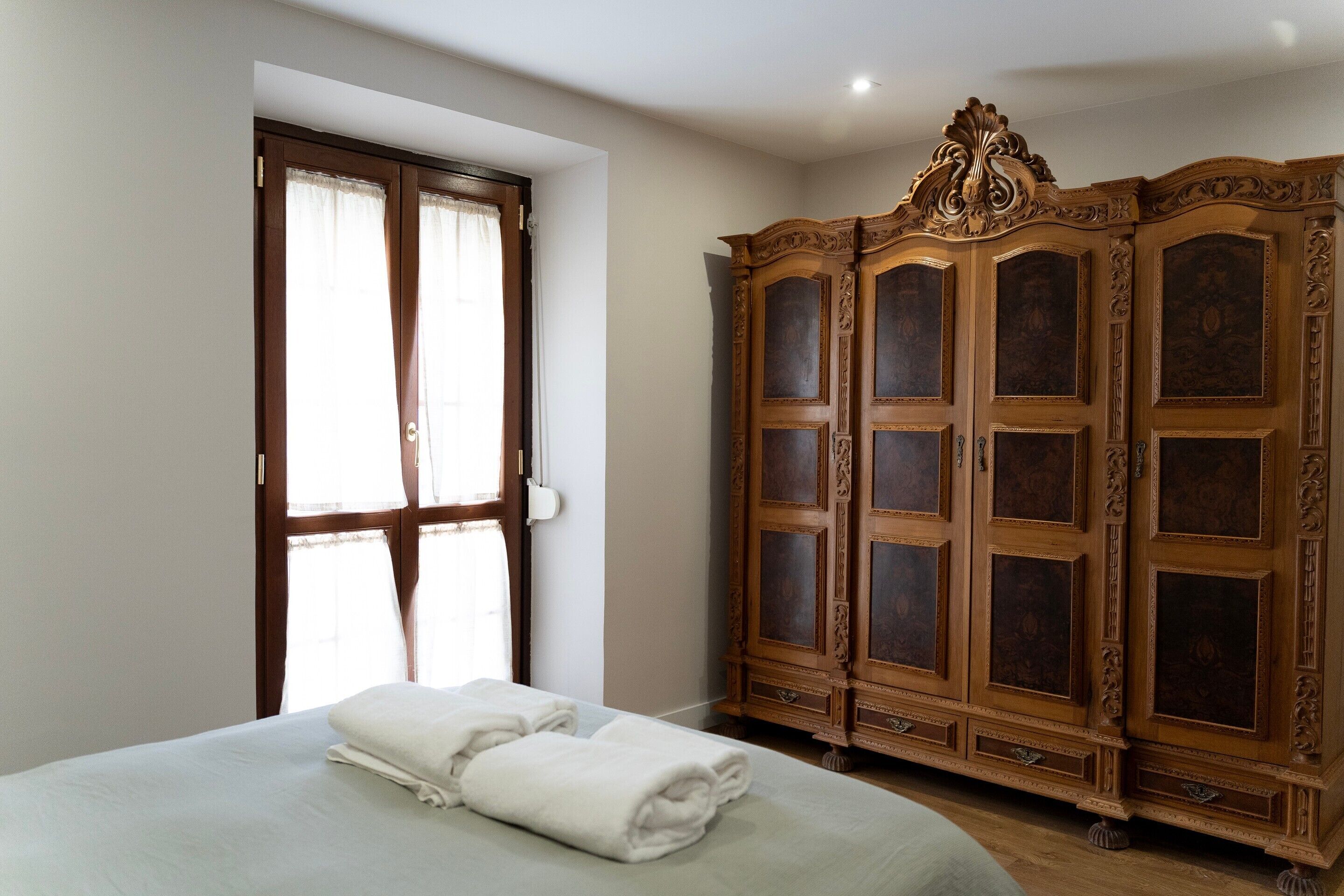 8 habitaciones, tabla de planchar con plancha y wifi gratis 