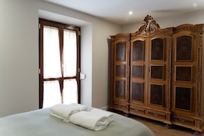 8 bedrooms, iron/ironing board, free WiFi, bed sheets