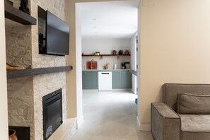 TV, fireplace, ping pong