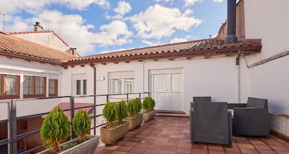 Country House 'El Capricho Del Tejar' with Shared Pool, Private Terrace and Wi-Fi