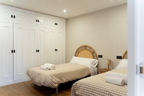 8 Schlafzimmer, Bügeleisen/Bügelbrett, kostenloses WLAN, Bettwäsche