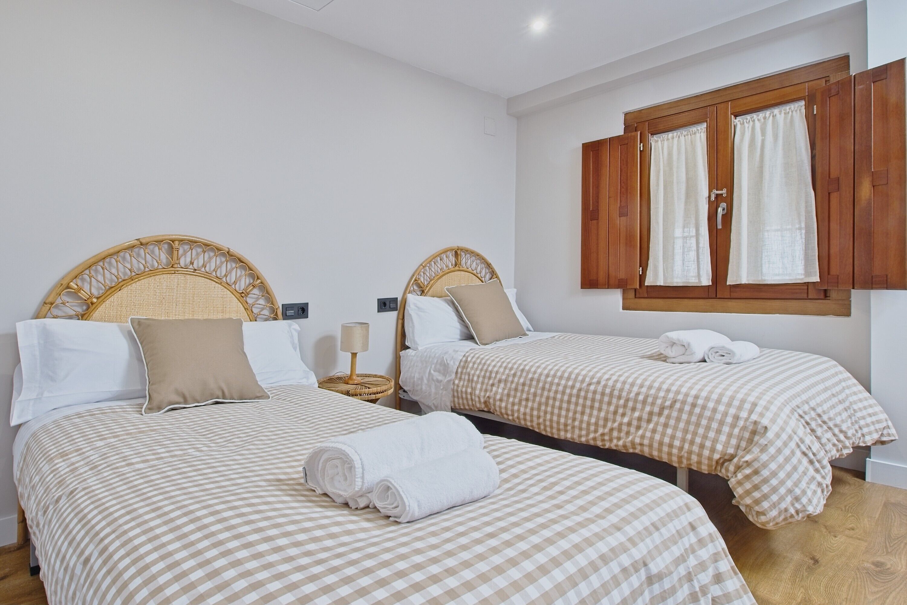 8 slaapkamers, een strijkplank/strijkijzer, gratis wifi, beddengoed
