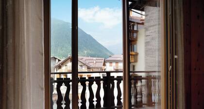 Apartment 'Casa Picchio' with Mountain View and Balcony