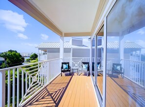 Property grounds - Family-Friendly Destin Townhome | Private Beach Access, Pool & Walk to Shore (Destin)