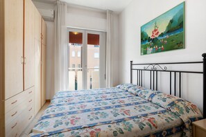 2 bedrooms, bed sheets