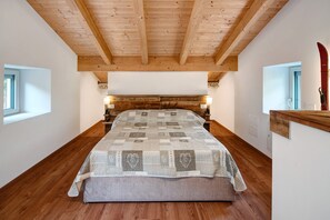 3 bedrooms, iron/ironing board, free WiFi, bed sheets - Thari House Dolomiti: Mountain Retreat with Spa, EV Charger & Private Wellness Area (Avoscan-Sot Colarù-vare)