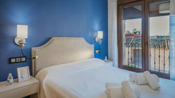 6 bedrooms, iron/ironing board, WiFi (free), bed sheets