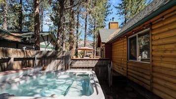 Bain à remous extérieur