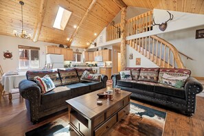 Smart-TV, Kamin, Videospiele, Bücher