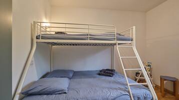 2 chambres, fer et planche à repasser, Wi-Fi gratuit, draps fournis
