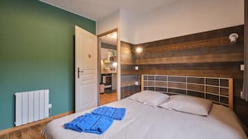 2 bedrooms, iron/ironing board, free WiFi, bed sheets