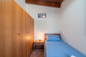 2 quartos, ferros/tábuas de passar roupa, Wi-Fi de cortesia