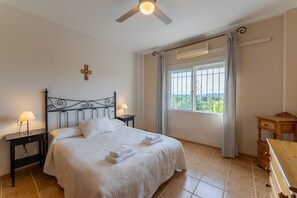 4 bedrooms, iron/ironing board, free WiFi, bed sheets - Country House 'Brisas Del Palmeral' with Mountain View, Wi-Fi and Air Conditioning (Cerro Muriano)