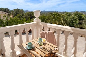 Outdoor dining - Country House 'Brisas Del Palmeral' with Mountain View, Wi-Fi and Air Conditioning (Cerro Muriano)