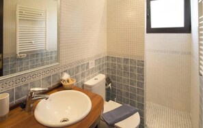 Shower, towels - Apartment 'Apartamento 2 Dormitorio III' with Private Terrace and Shared Garden (Son Xoriguer)