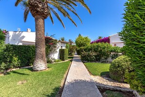 Property grounds - Apartment 'Apartamento 2 Dormitorio III' with Private Terrace and Shared Garden (Son Xoriguer)