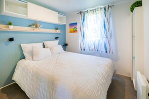 2 bedrooms, iron/ironing board, bed sheets