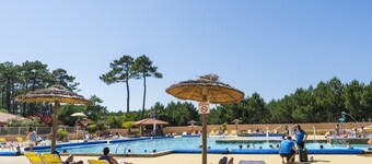 Mobile Home 'Camping Les Oyats' with Shared Pool, Private Terrace and Private Garden