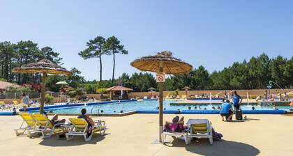 Mobile Home 'Camping Les Oyats' with Shared Pool, Private Terrace and Private Garden