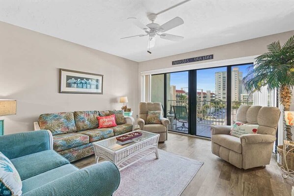 智能电视、办公室