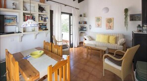 Interior - Apartment 'Apartamento De 2 Dormitorios II' with Private Terrace and Shared Garden (Son Xoriguer)